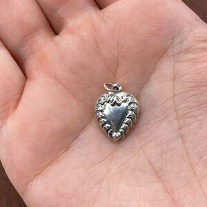 Vintage 925 Sterling Silver Swirl Ribbon Edge Puffy Heart Pendant Bracelet Charm